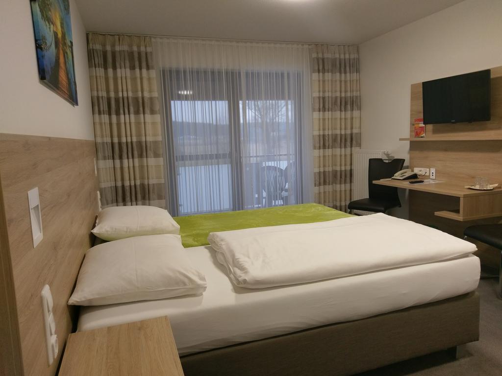 Gasthaus Pension Rezatgrund Windsbach Экстерьер фото