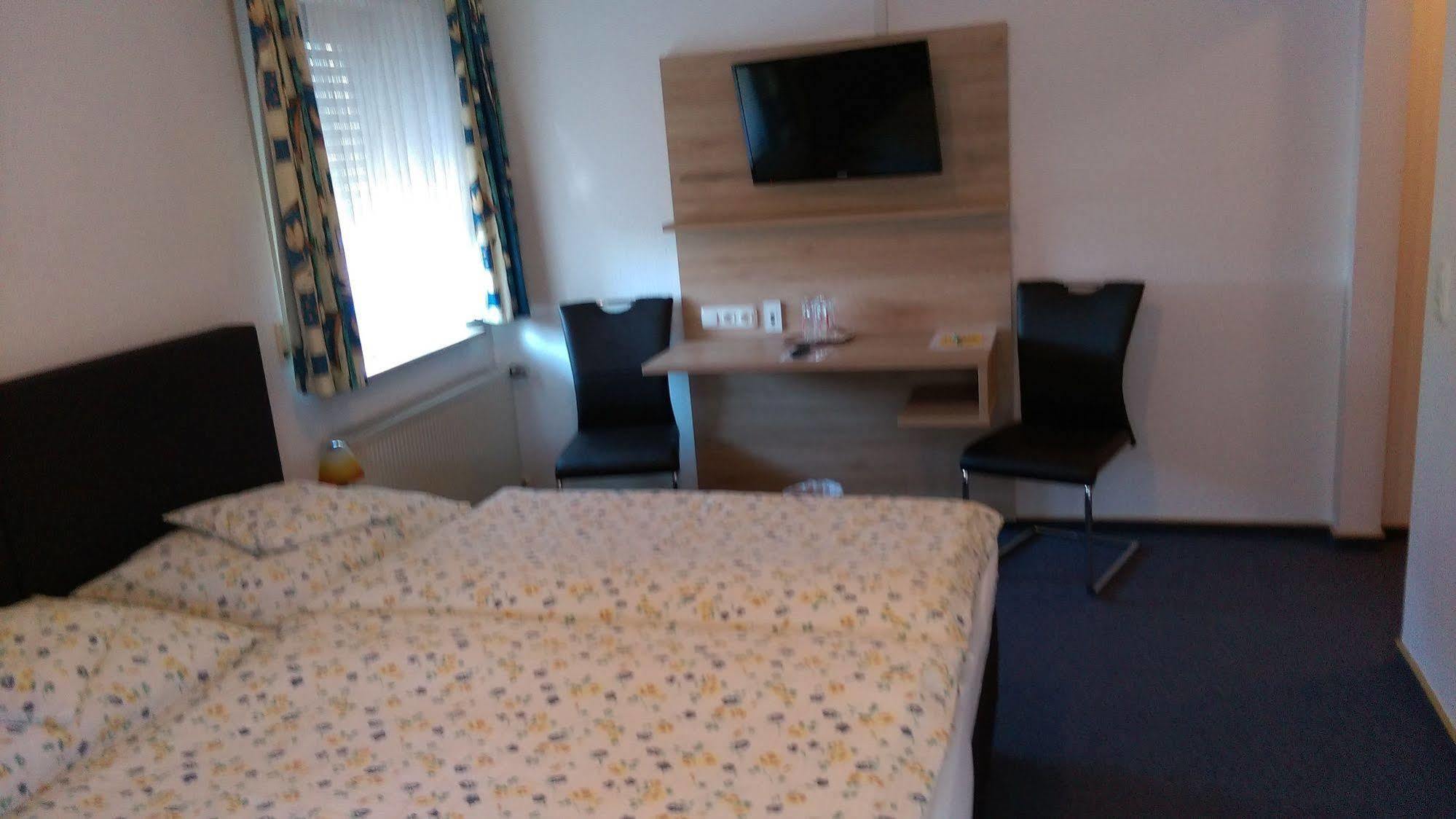 Gasthaus Pension Rezatgrund Windsbach Экстерьер фото