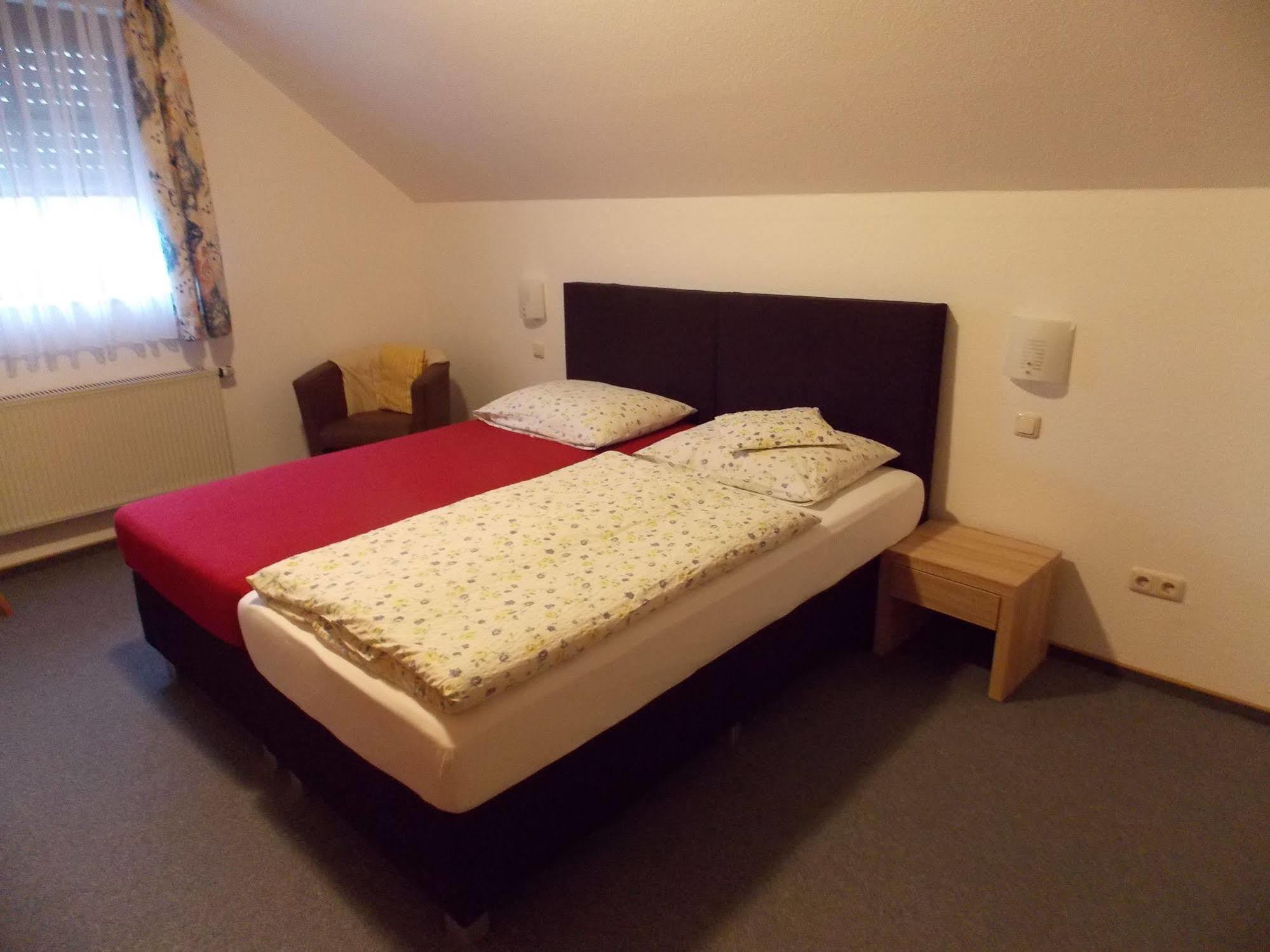 Gasthaus Pension Rezatgrund Windsbach Экстерьер фото