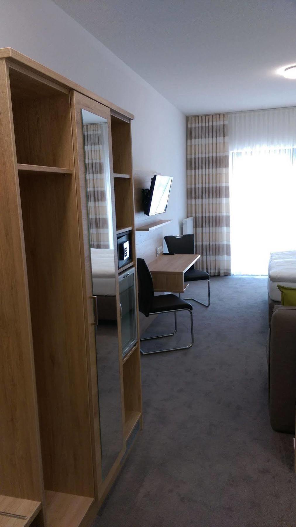 Gasthaus Pension Rezatgrund Windsbach Экстерьер фото