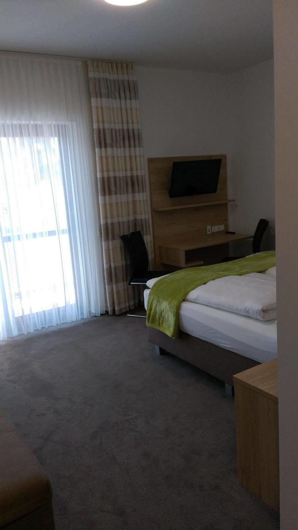 Gasthaus Pension Rezatgrund Windsbach Экстерьер фото