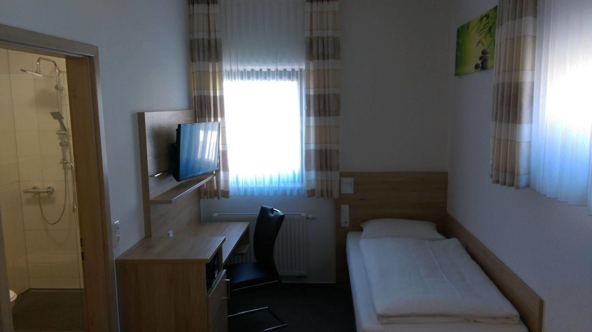 Gasthaus Pension Rezatgrund Windsbach Экстерьер фото